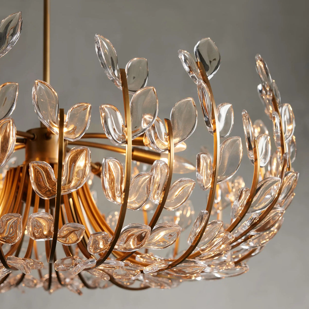 Seraphina 32″ 8-Light Glass Petal Chandelier